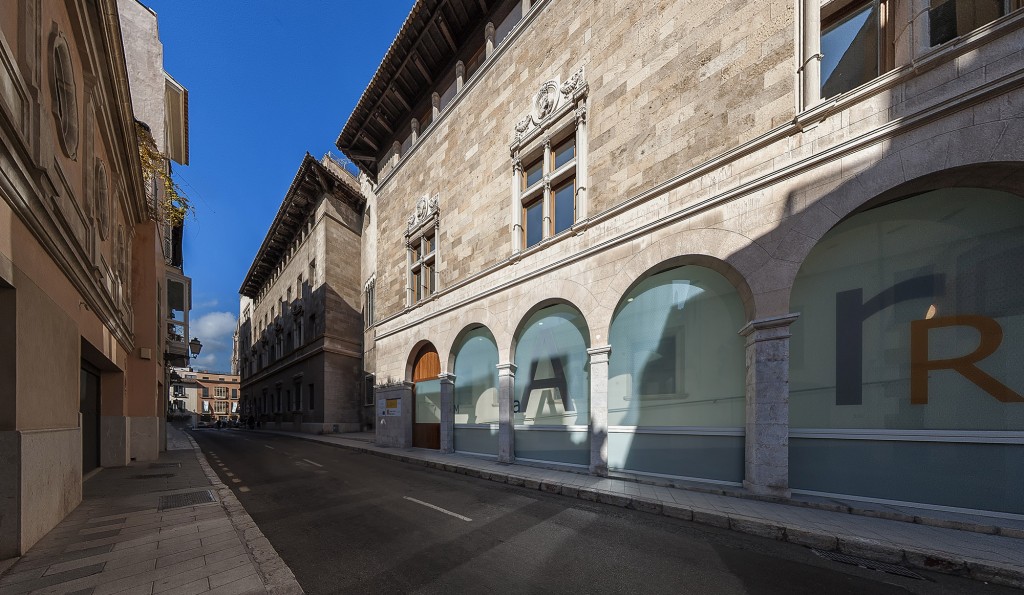 provincial-historical-archive-mallorca-hand-architecture-sergio-de-miguel