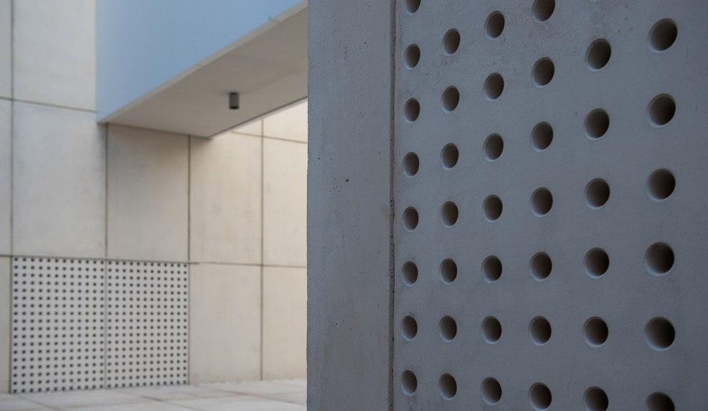 provincial-historical-archive-mallorca-hand-architecture-sergio-de-miguel