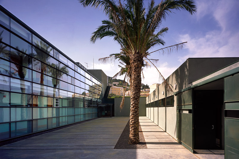 chiva-healthcare-hand-architecture-sergio-de-miguel