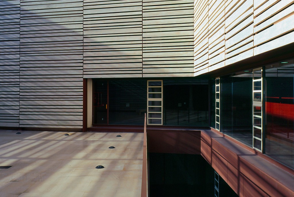 hand-architecture-sergio-de-miguel